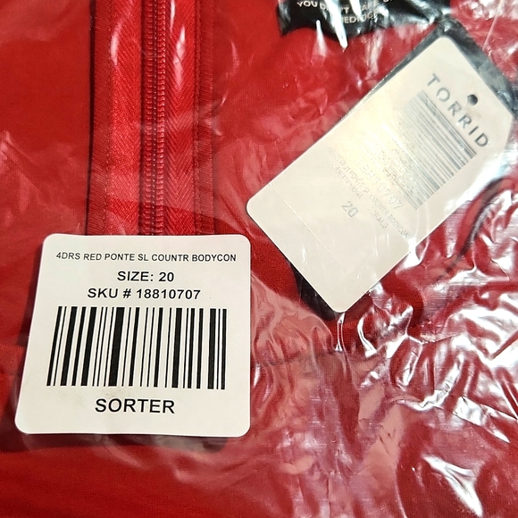 NWT TORRID DRESS - MINI DRESS CONTOUR BODYCON DRESS LUXE PONTE  MACHINE WASHABLE - Picture 5 of 8